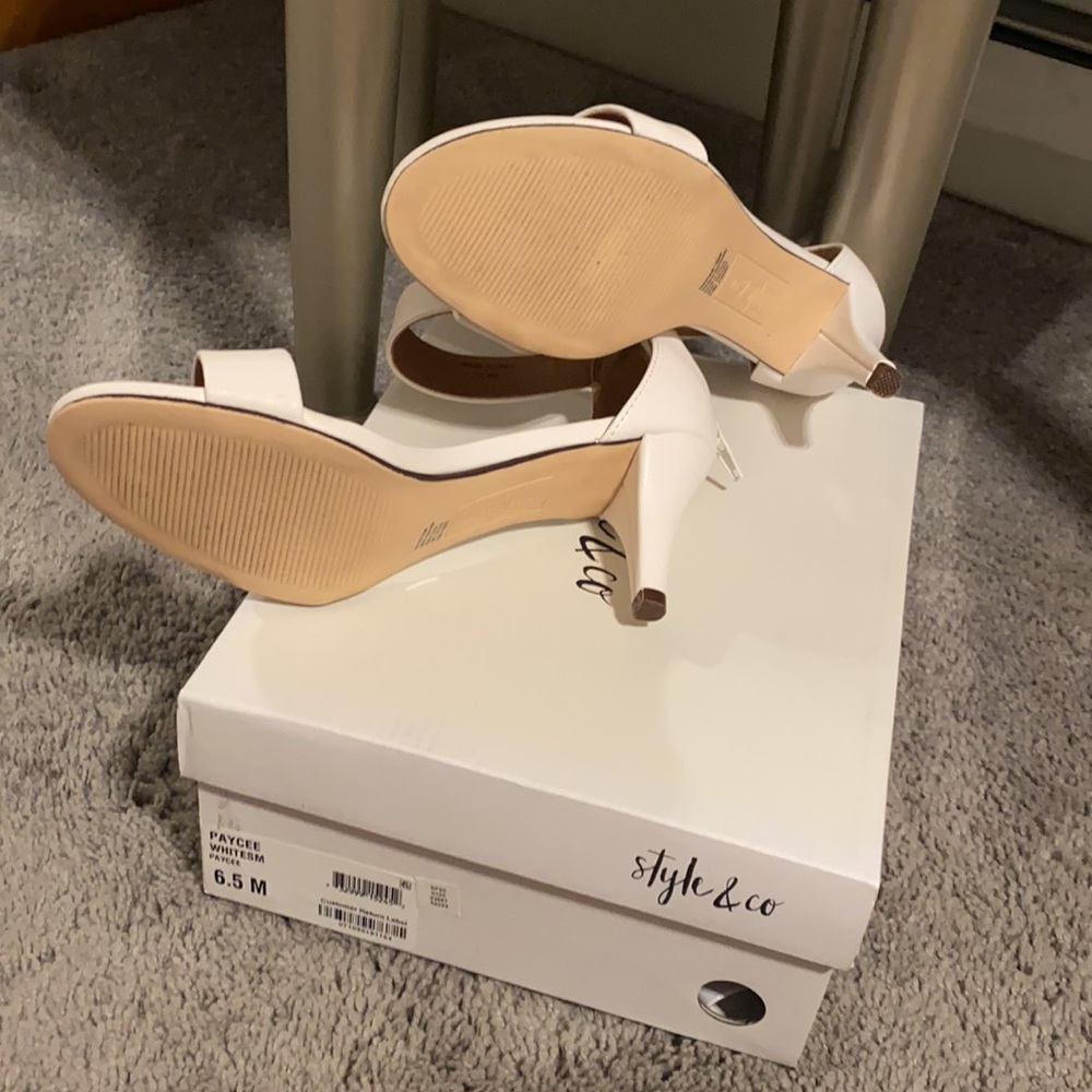 White sandal - Picture 3 of 4